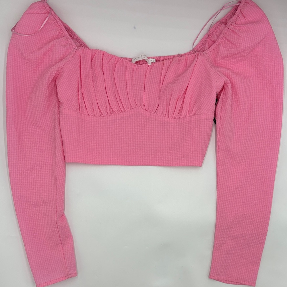 ASTR The Label Long Sleeve Sweetheart Neck Crop Top in Pink